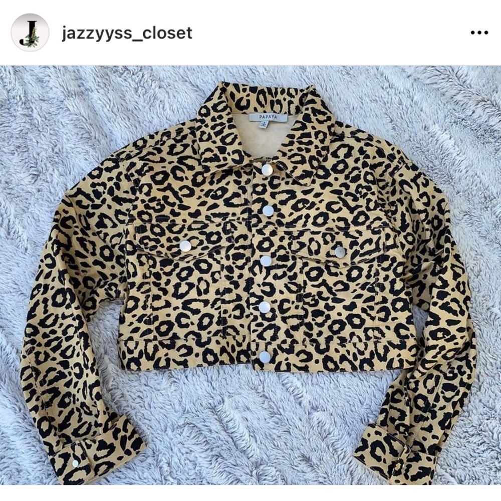 BRAND: Papaya
SIZE: S
PRICE: $20